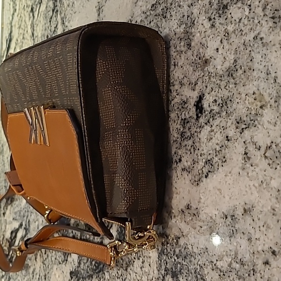 Michael Kors Authentic, Vintage 2 piece set Crossbody Bag, and wristlet. - Picture 9 of 15